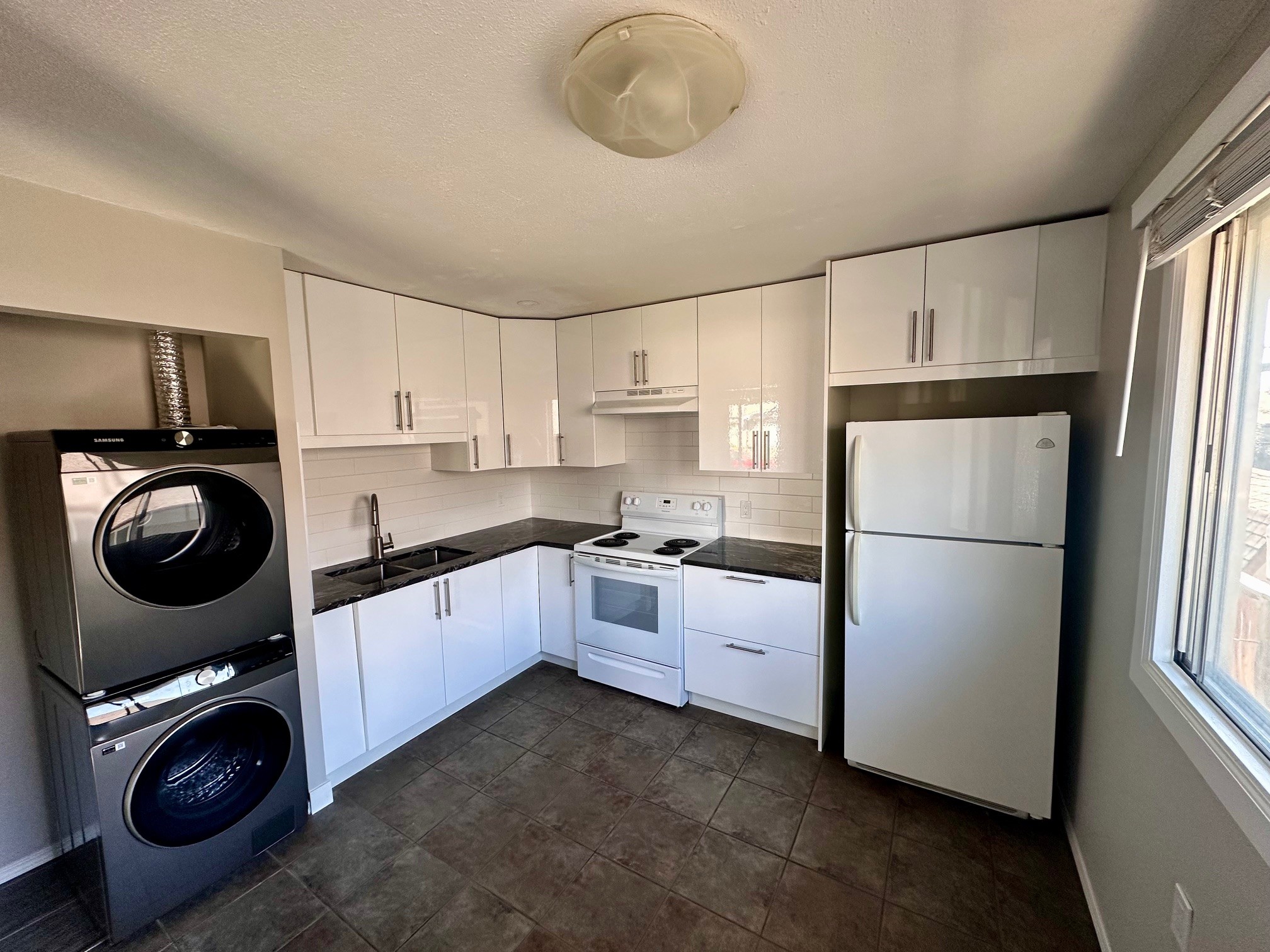 3421 35 Avenue SE - M