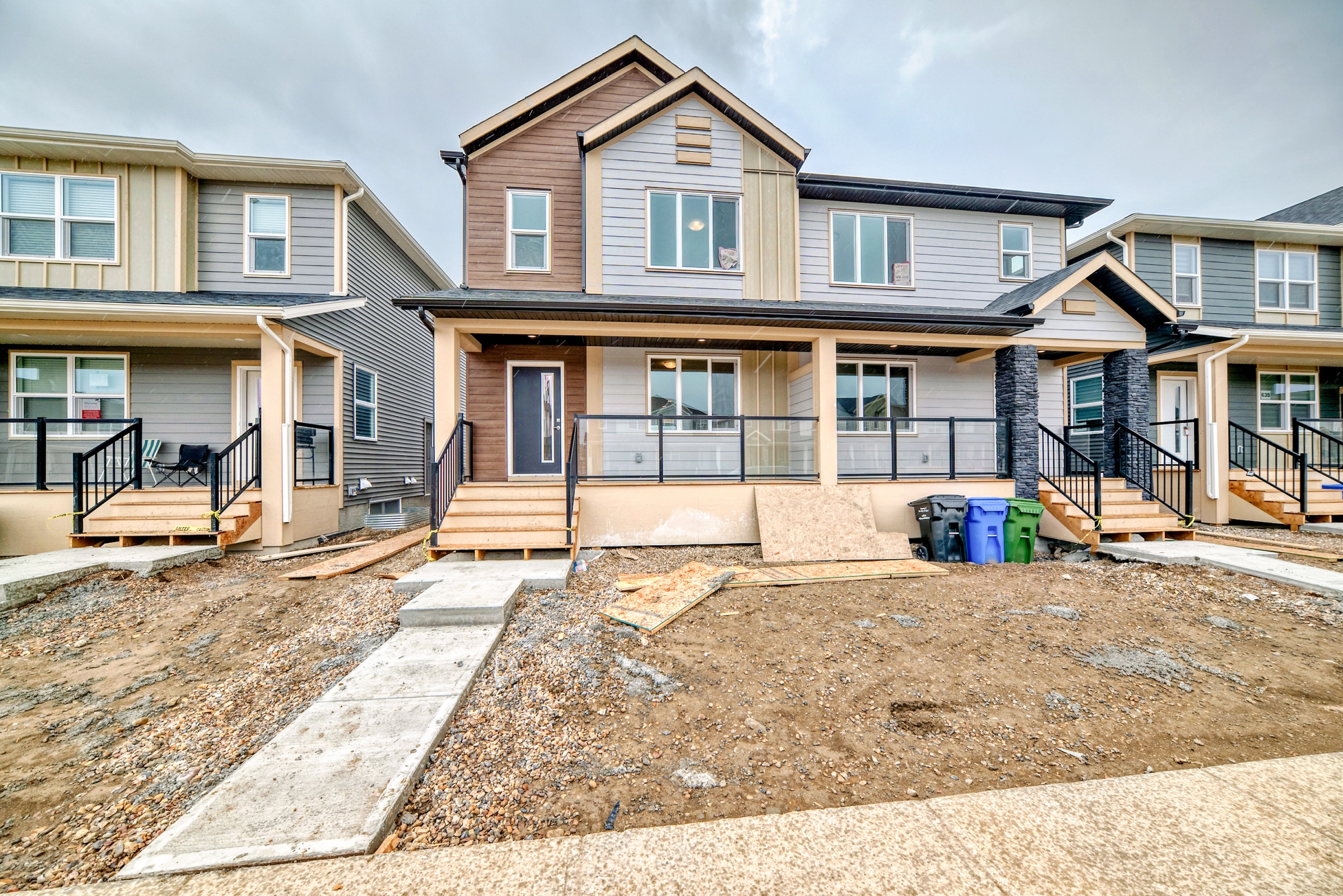 643 Wolf Willow Boulevard SE - M