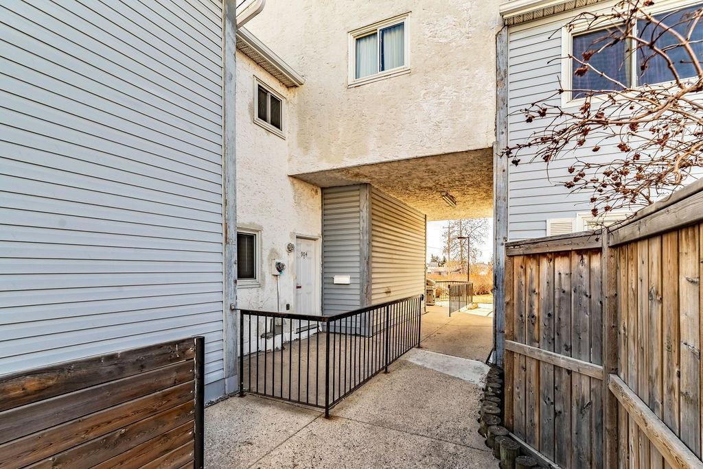 380 Falconridge Crescent NE - 904